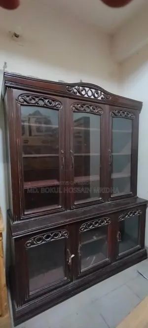 Show Case Used Gamary Wood