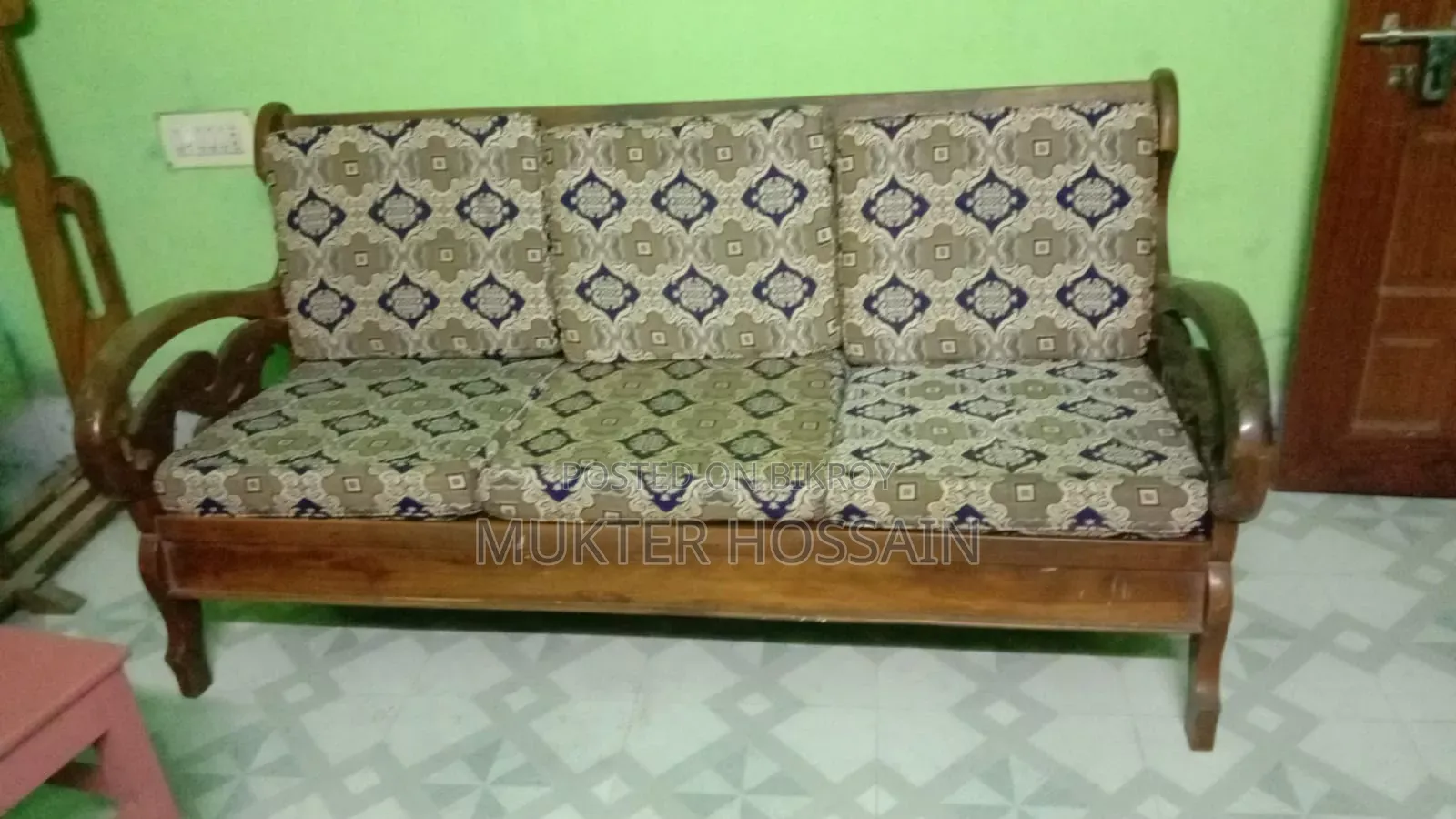 Mahogany Wooden Three-Seat Sofa with Foam