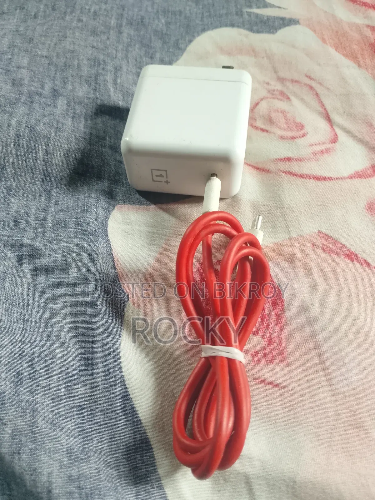 ওয়ানপ্লাস সুপারফাস্ট চার্জার