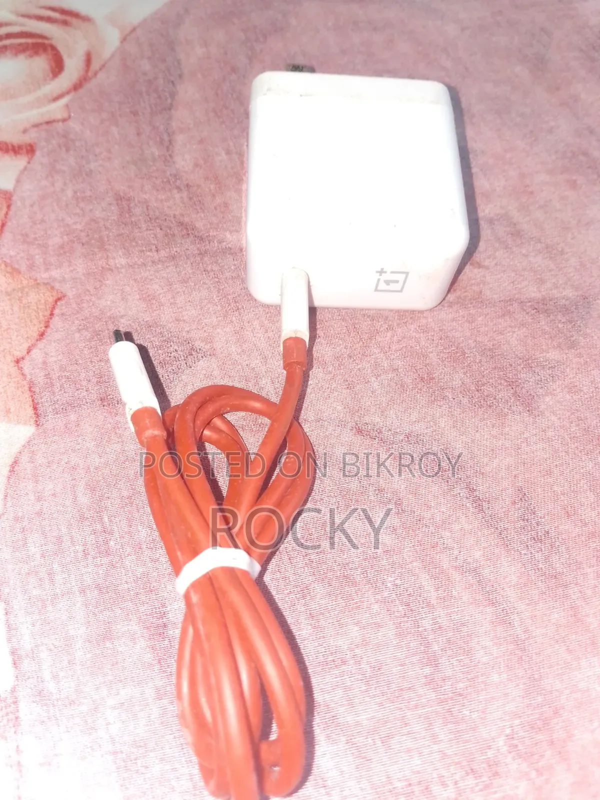 ওয়ানপ্লাস সুপারফাস্ট চার্জার
