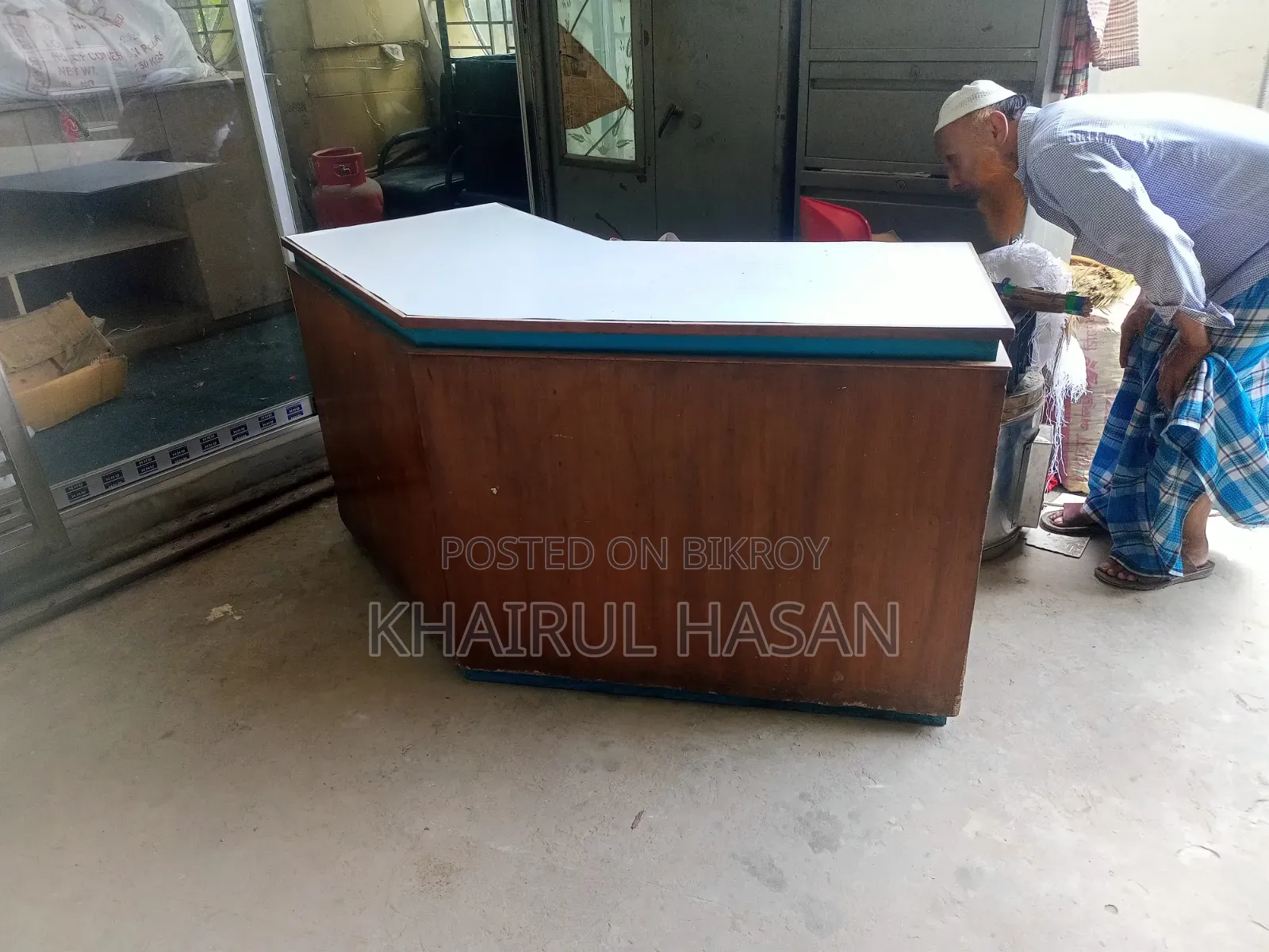 আকর্ষণীয় কাঠের ফ্রন্ট ডেক্স টেবিল