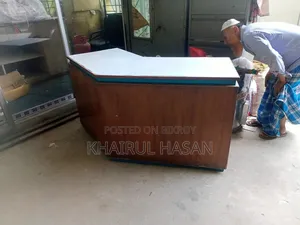 আকর্ষণীয় কাঠের ফ্রন্ট ডেক্স টেবিল