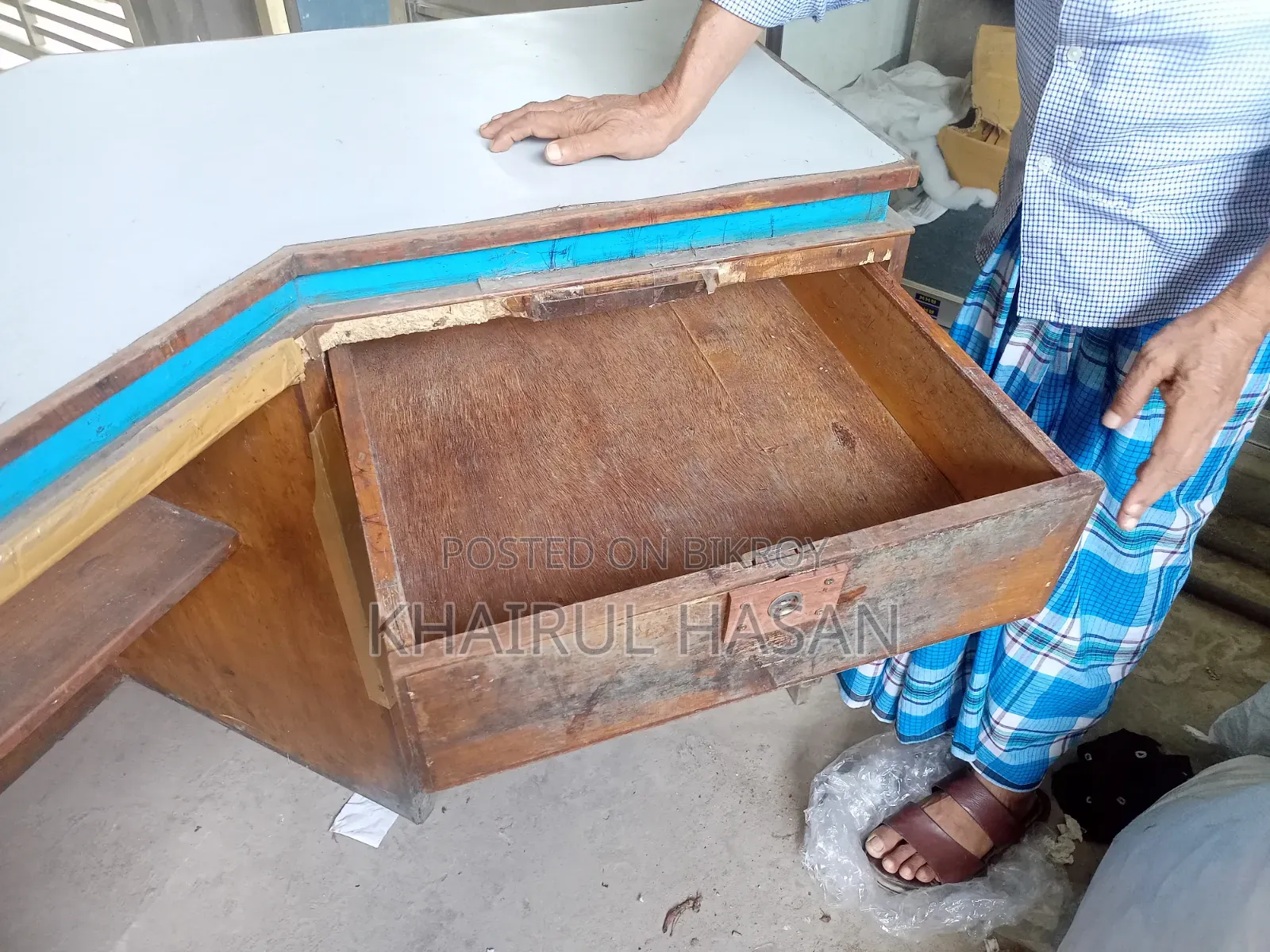 আকর্ষণীয় কাঠের ফ্রন্ট ডেক্স টেবিল