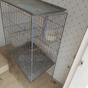 পাখির খাঁচা।