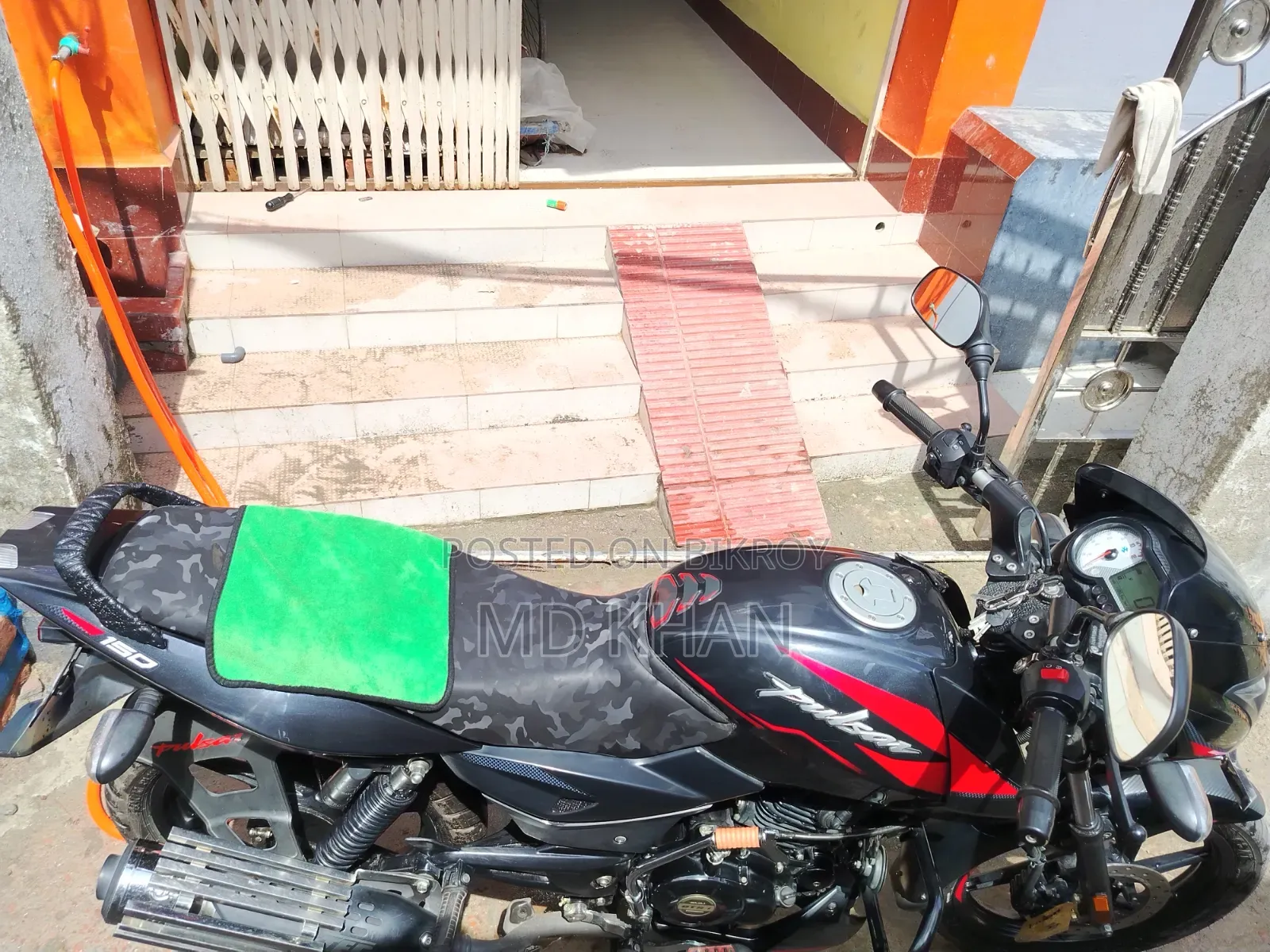 বাজাজ পালসার ১৫০ ২০২৩ কালো