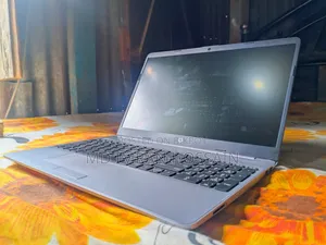 Laptop HP 255 8GB AMD Ryzen SSD 512GB