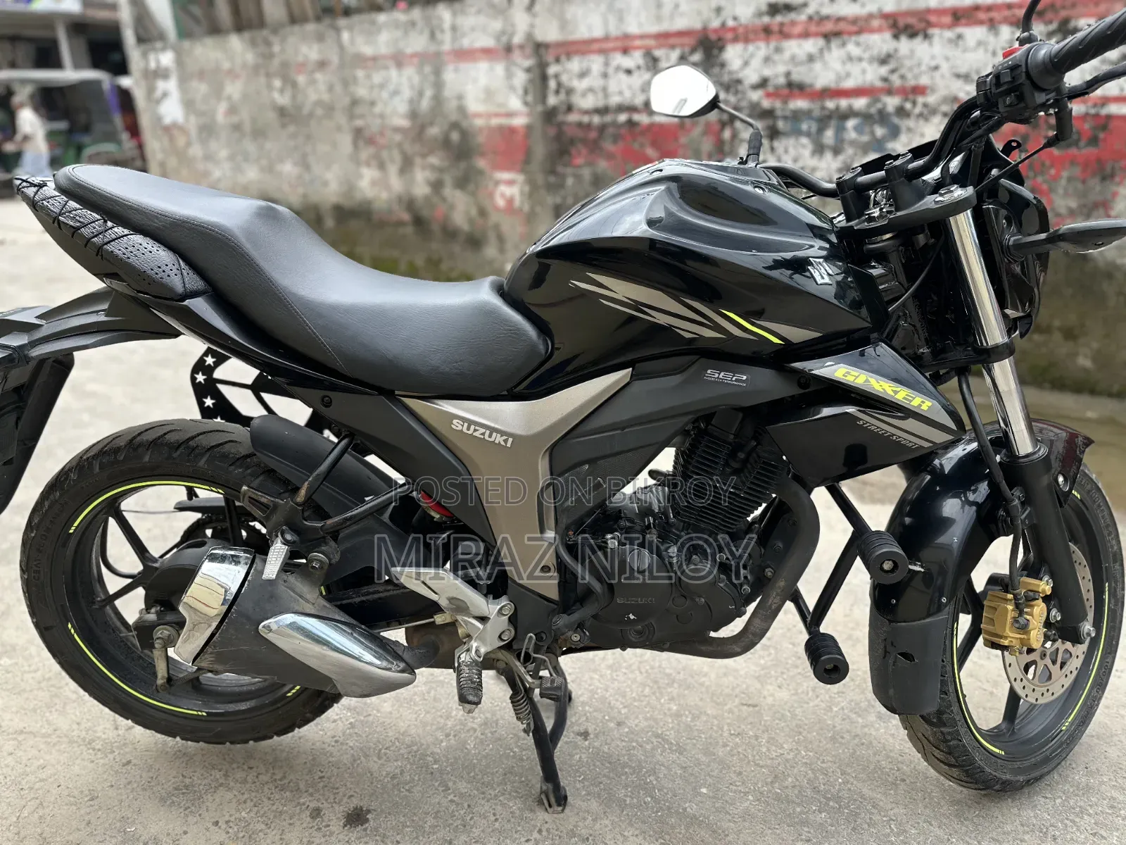 নতুন সুজুকি জিক্সার ২০২৫ কালো