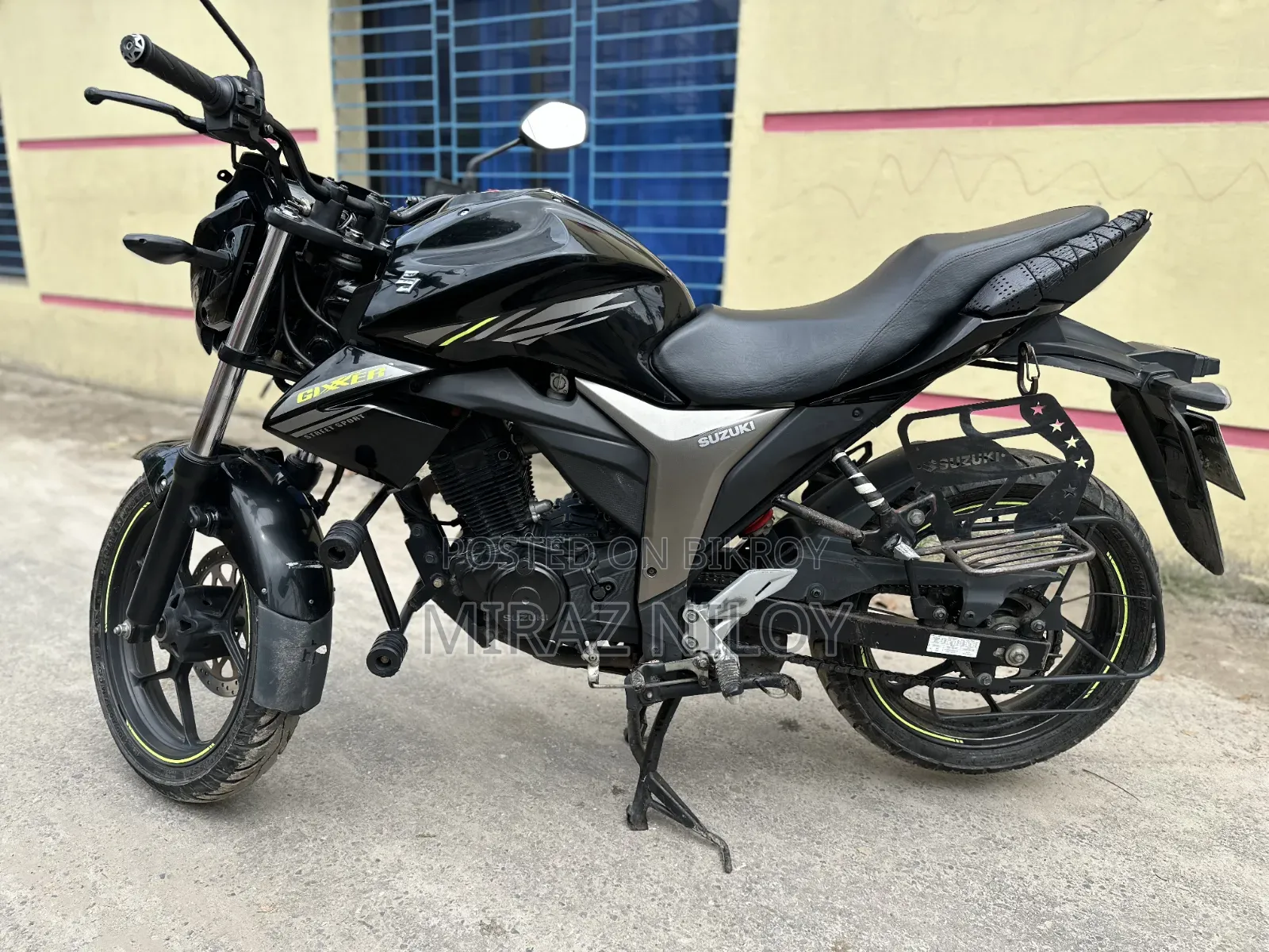 নতুন সুজুকি জিক্সার ২০২৫ কালো