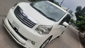 টয়োটা নোয়া ২০১২ পার্ল