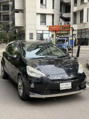 টয়োটা অ্যাকোয়া ২০১৩ ব্ল্যাক