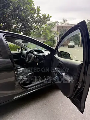 টয়োটা অ্যাকোয়া ২০১৩ ব্ল্যাক