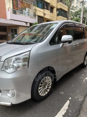 Toyota Noah 2012 Silver