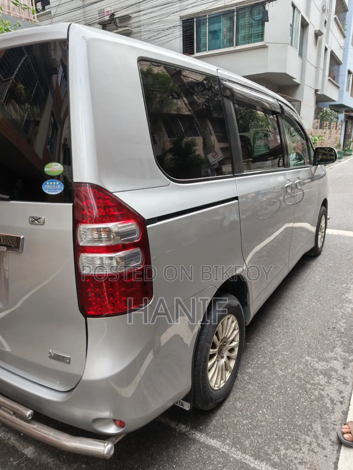 Toyota Noah 2012 Silver