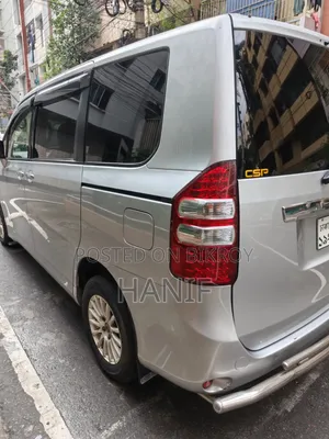 Toyota Noah 2012 Silver
