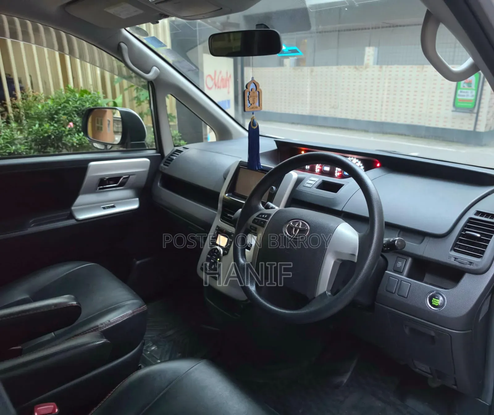 Toyota Noah 2012 Silver