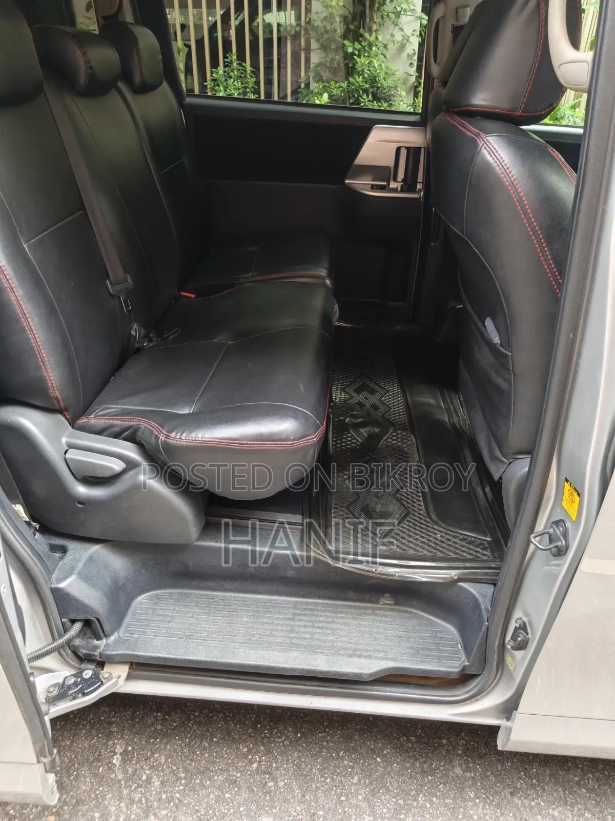 Toyota Noah 2012 Silver