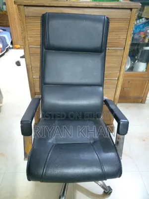 কালো বস চেয়ার