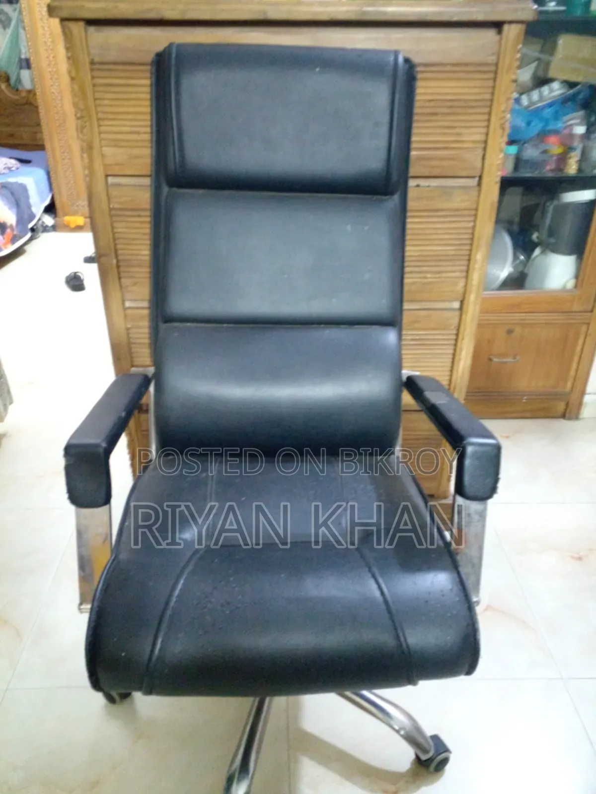 কালো বস চেয়ার