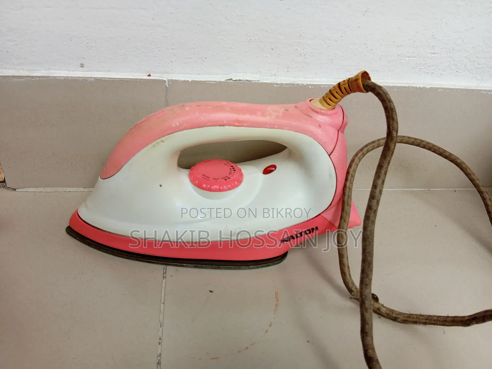 ওয়ালটন (WALTON) ব্র্যান্ডের বৈদ্যুতিক ইস্ত্রি (Electric Iron)