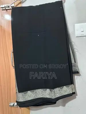 ব্লাউজ সহ শাড়ি