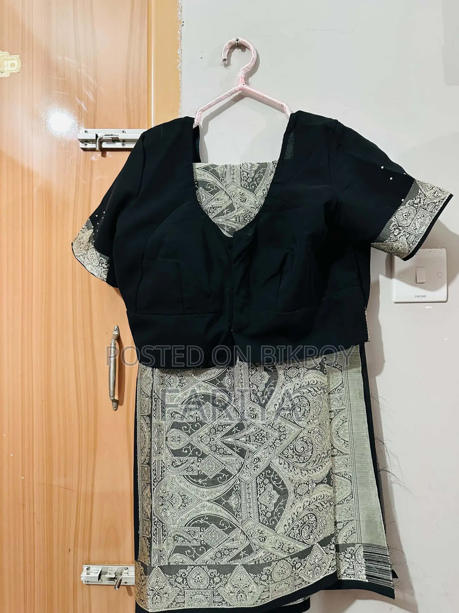 ব্লাউজ সহ শাড়ি