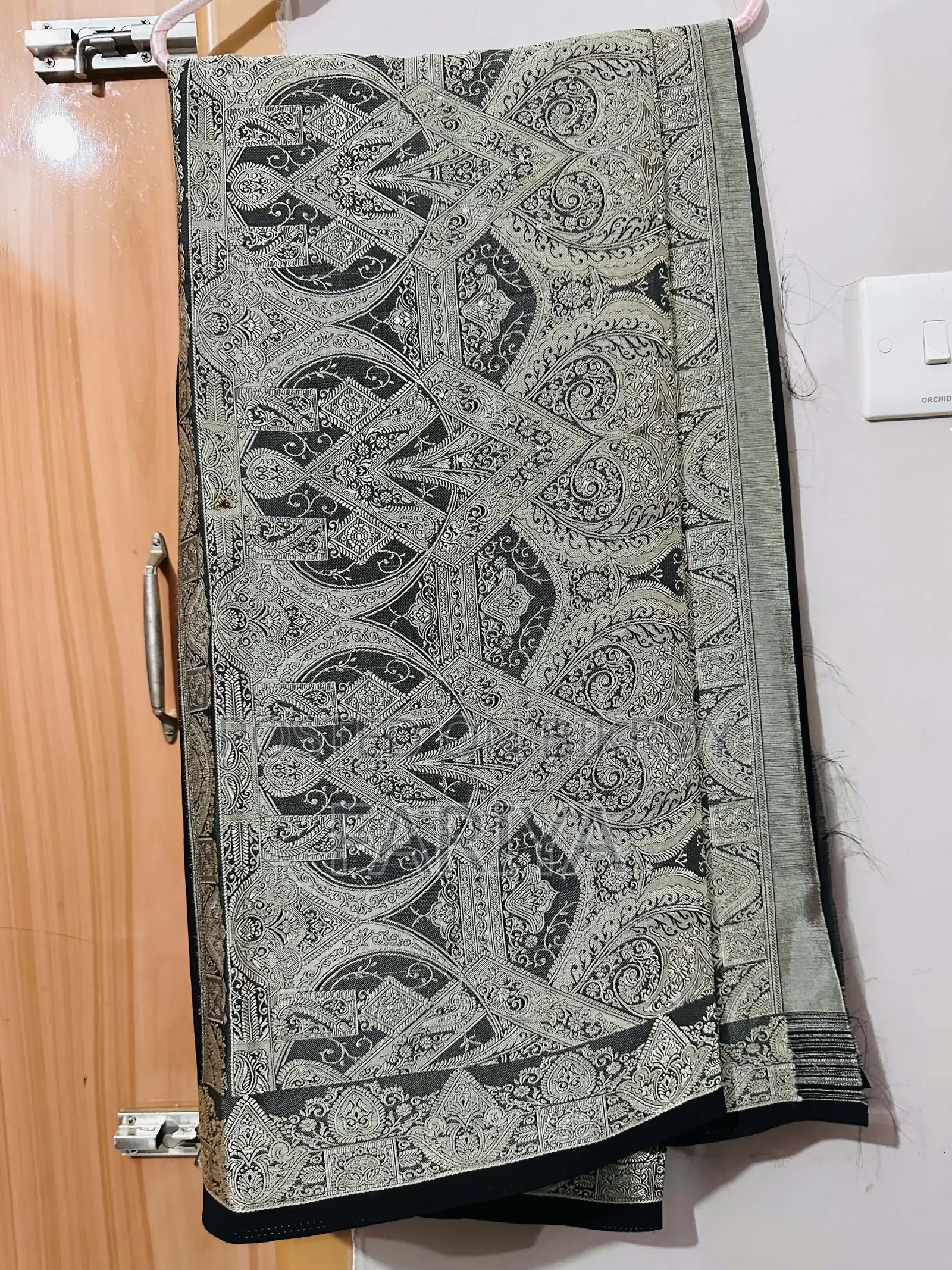 ব্লাউজ সহ শাড়ি