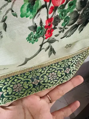 ব্লাউজ পিসসহ শাড়ি