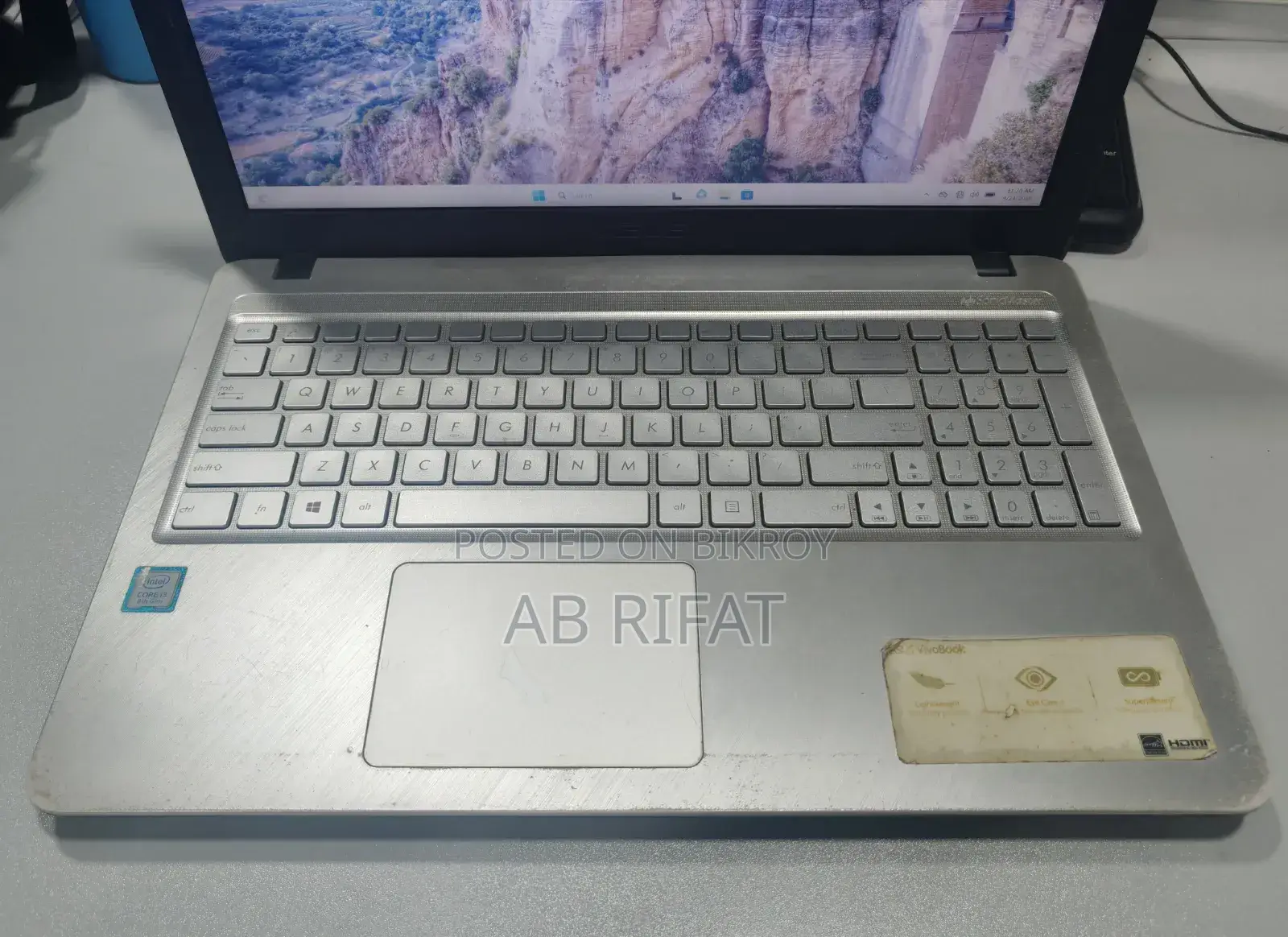 Laptop Asus VivoBook X540SA 4GB Intel Core 3 SSD 256GB