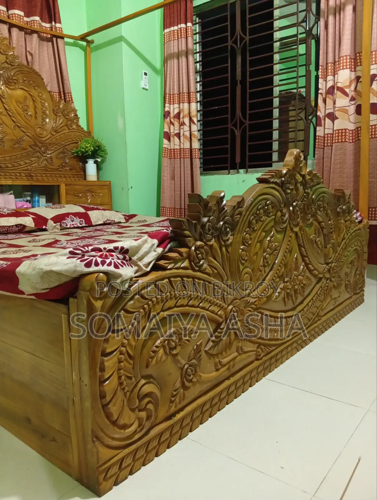 একাশি কাঠের খাট