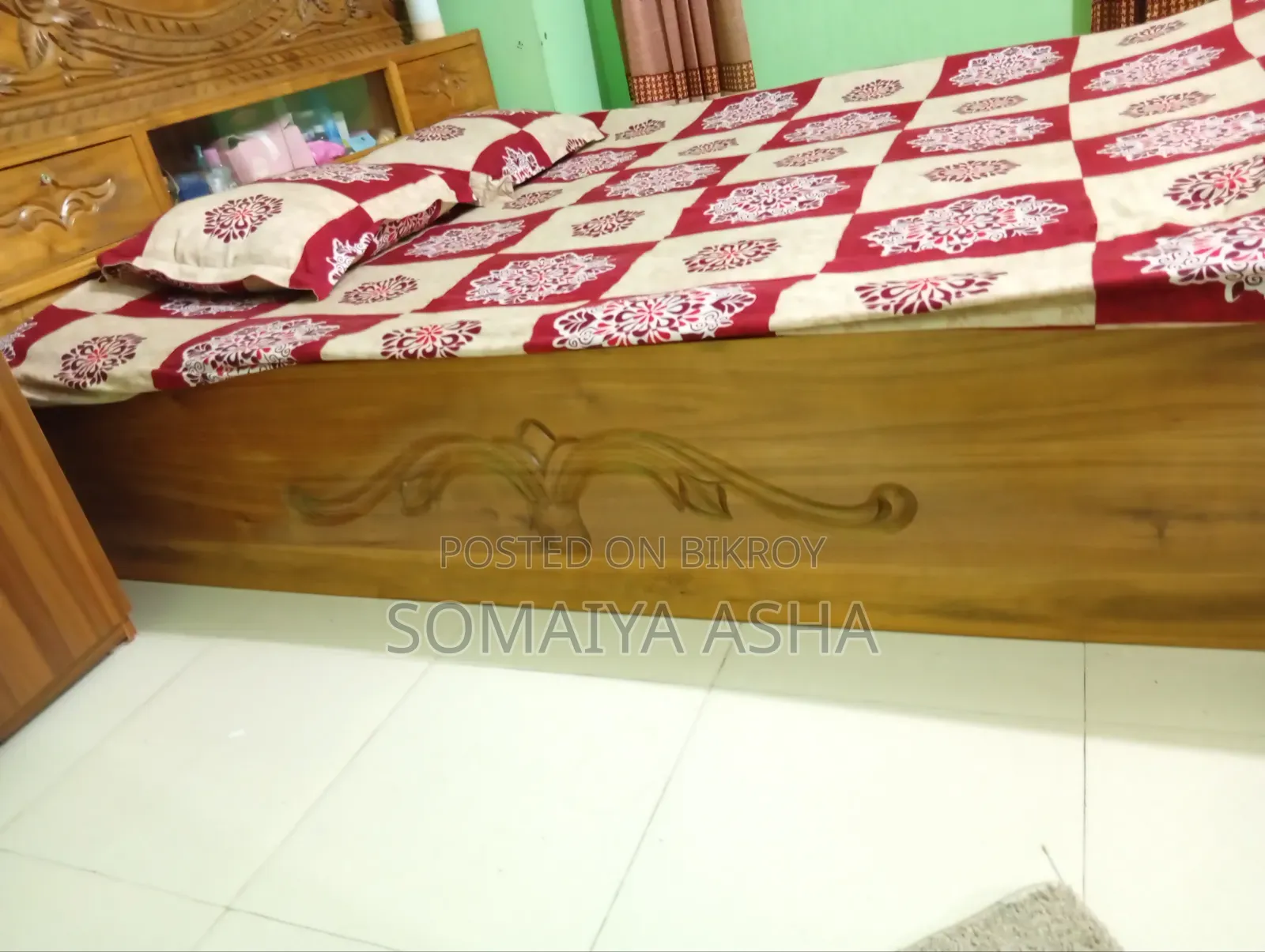 একাশি কাঠের খাট