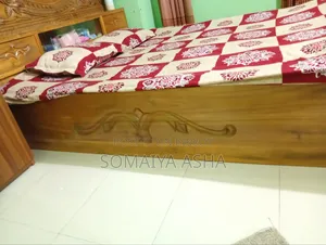 একাশি কাঠের খাট