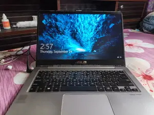 Laptop Asus ZenBook UX430UA 8GB Intel Core i3 SSD 512GB