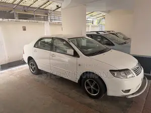 টয়োটা করোল্লা ২০০৫ সাদা