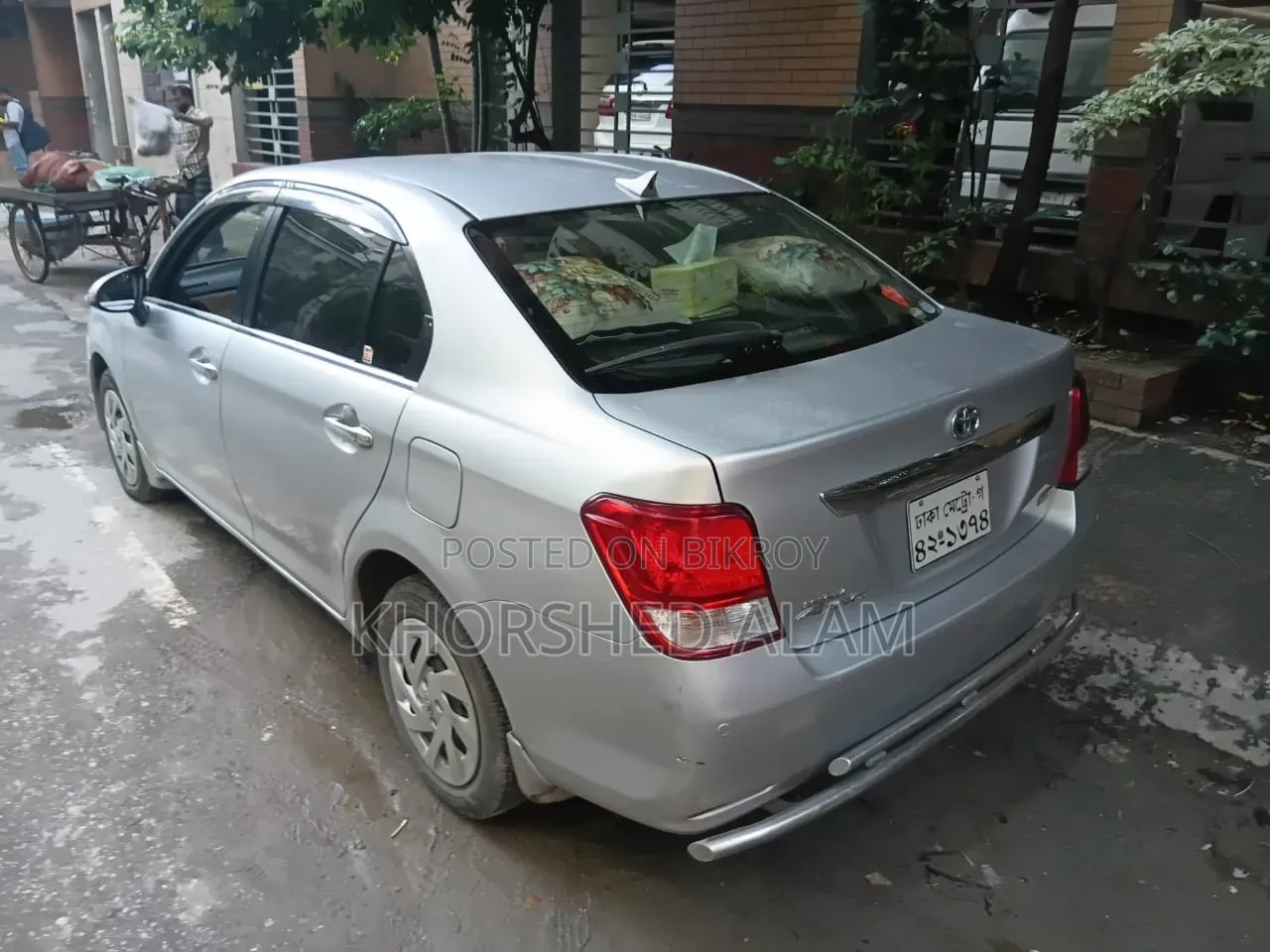 টয়োটা অ্যাক্সিও ১.৫ হাইব্রিড জি ২ডব্লিউডি ২০১৩ সিলভার