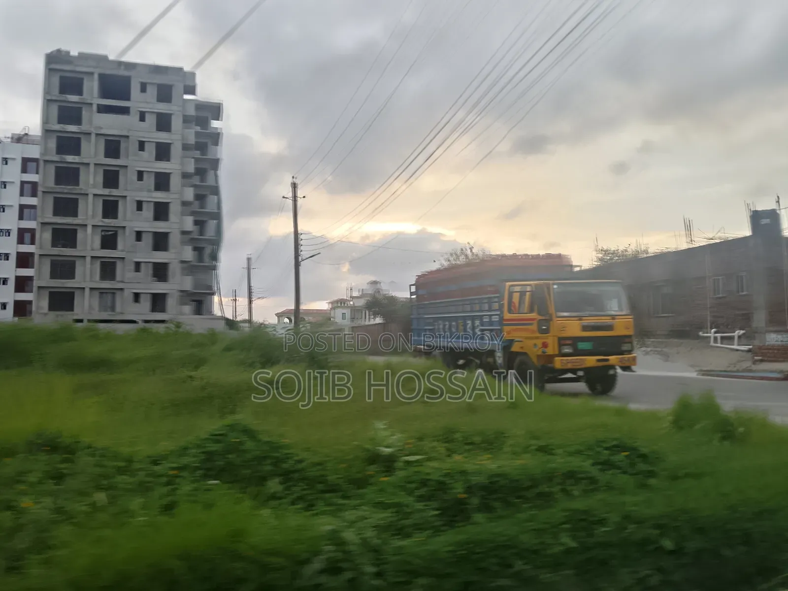 Bashundhara, I-Extension Block 3+3=6 Katha South-facing Plot Urgent Sale.