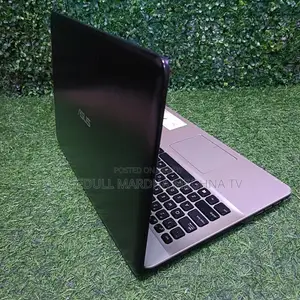 ল্যাপটপ আসুস ৩জিবি ইন্টেল এসএসডি ২৫৬জিবি