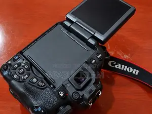 ক্যানন ৭০০ডি ৫০মিমি এইচটিএম প্রাইম লেন্সসহ