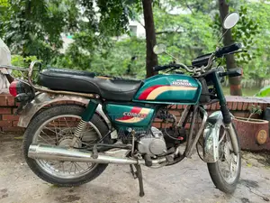 হোন্ডা ১৯৯৬ সবুজ