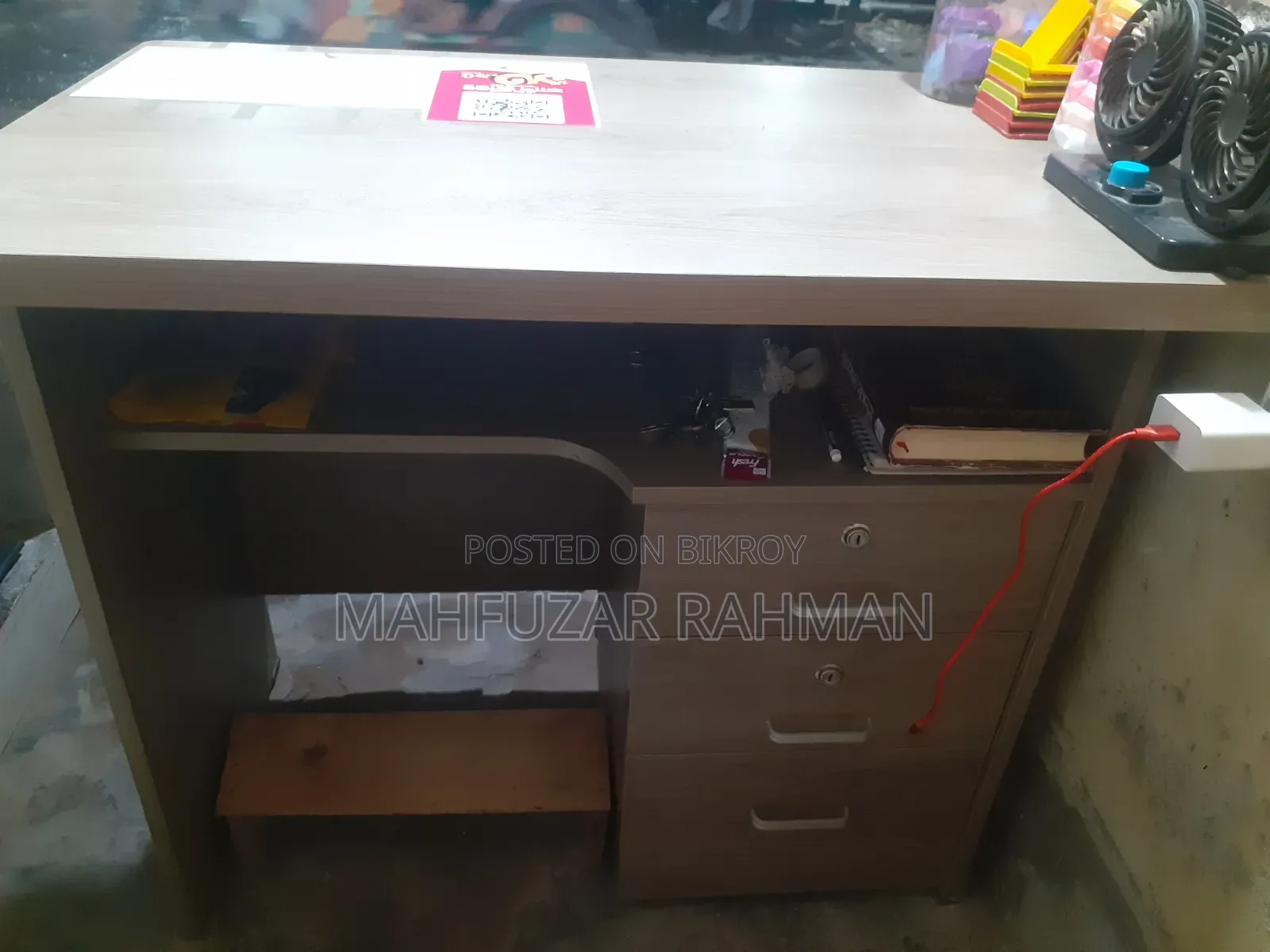 দোকানের রেক, টেবিল বিক্রি করা হবে