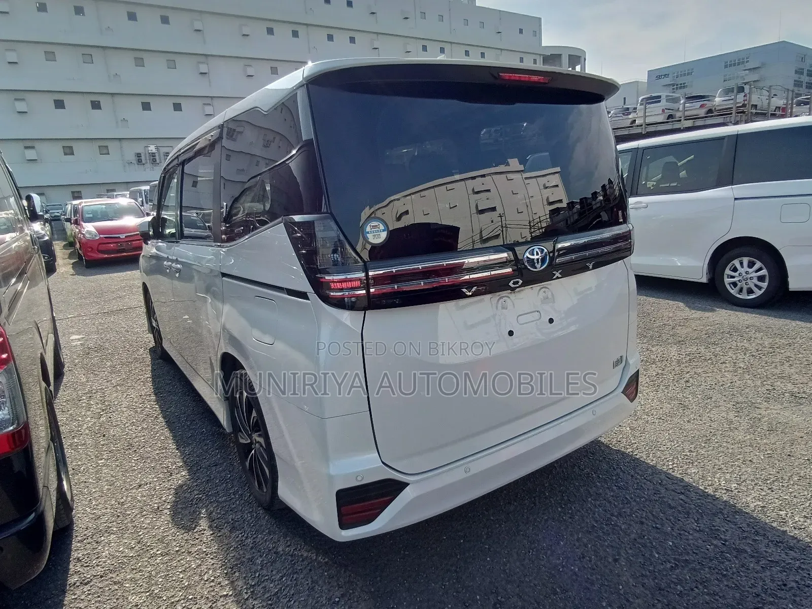Toyota Voxy Hybrid S-Z 2WD 7-Seater 2022 Pearl