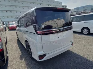 Toyota Voxy Hybrid S-Z 2WD 7-Seater 2022 Pearl