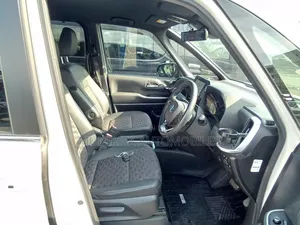 Toyota Voxy Hybrid S-Z 2WD 7-Seater 2022 Pearl