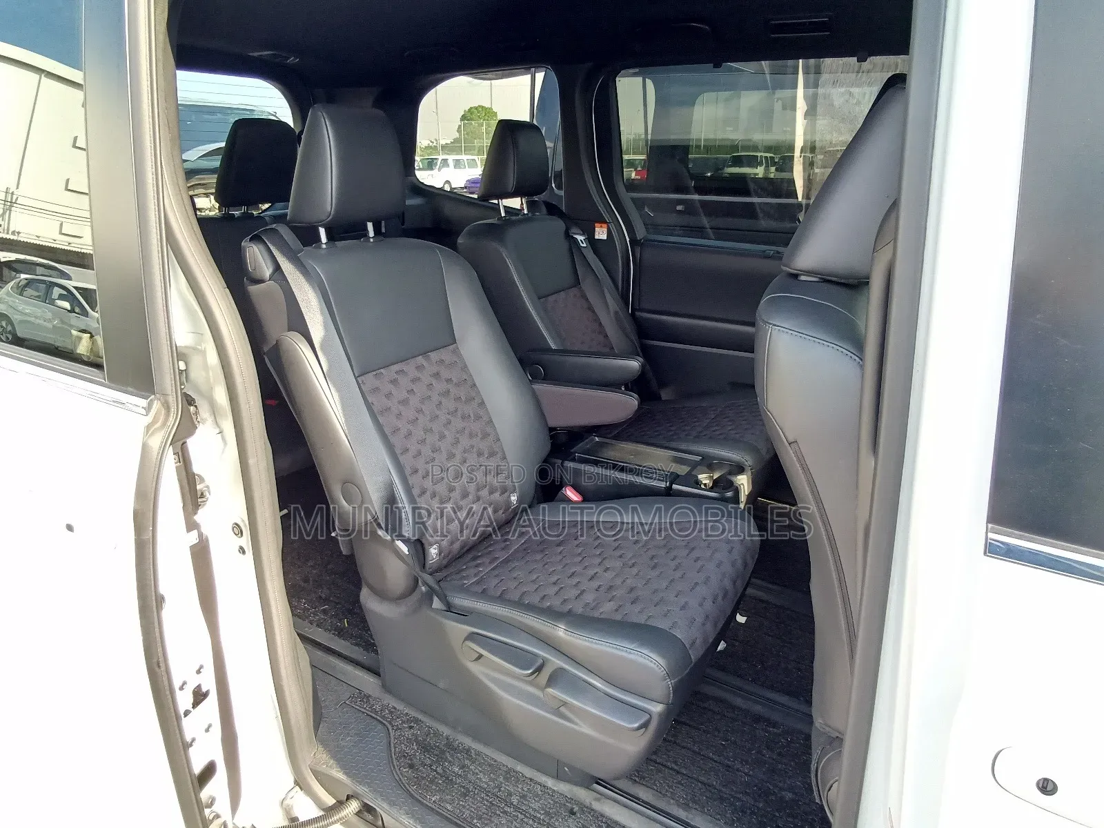 Toyota Voxy Hybrid S-Z 2WD 7-Seater 2022 Pearl