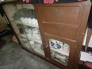 উডেন শোকেস