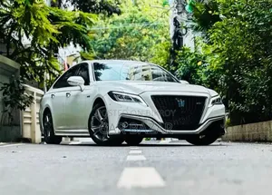 টয়োটা ক্রাউন ২০১৮ পার্ল