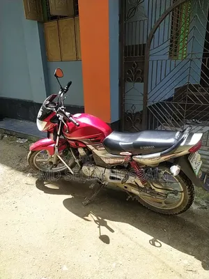 Honda VF 2008 Red