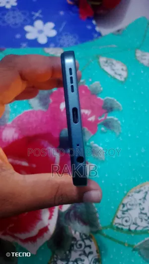 টেকনো স্পার্ক ৪০ ১২৮ জিবি কালো