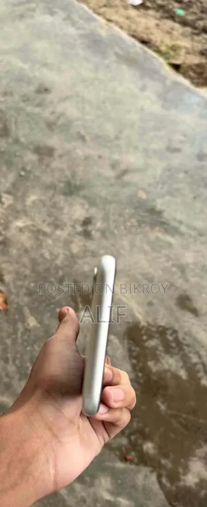 অ্যাপল আইফোন ১১ ১২৮ জিবি সাদা