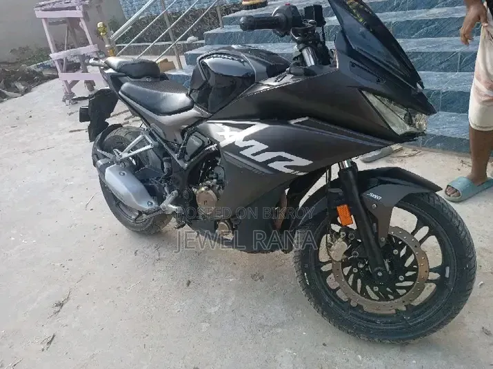 Hero Karizma XMR 210 2023 Black