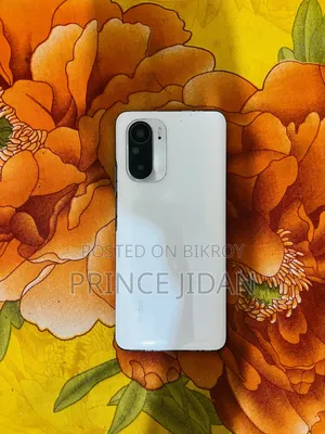 মোবাইল ফোন ৮ জিবি সাদা